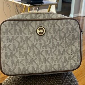 Micheal kors cross body bag